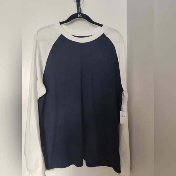 NWT gap long sleeve crew size Lg-5 - Picture 1 of 2